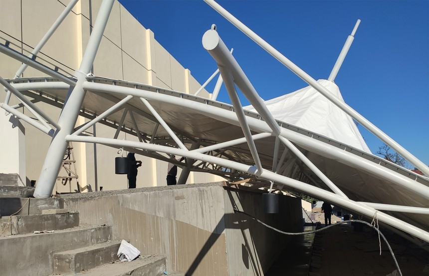 南苑看臺(tái)膜結(jié)構(gòu)安裝