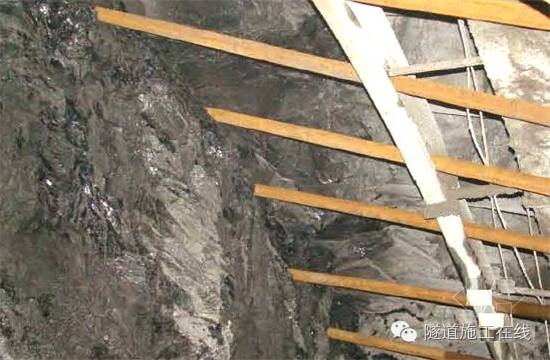 加固施工安全風(fēng)險(xiǎn)防控，加固施工安全風(fēng)險(xiǎn)防控要點(diǎn)及策略詳解 行業(yè)新聞 第3張