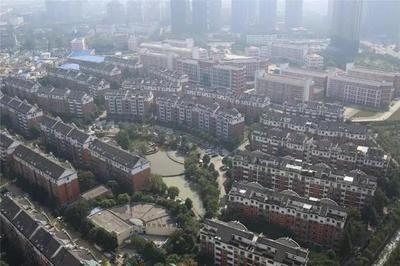 不同地區(qū)改造對房價(jià)影響差異，不同地區(qū)改造對房價(jià)影響的區(qū)域差異分析，區(qū)域改造對房價(jià)影響的差異性分析