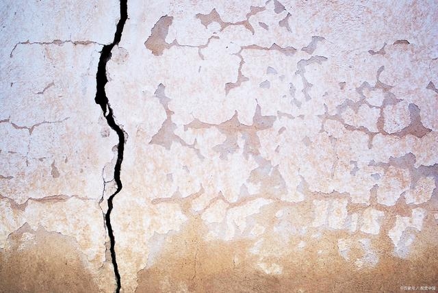 裂縫發(fā)展對(duì)結(jié)構(gòu)安全影響，幾種不同風(fēng)格的標(biāo)題供你參考，你可以根據(jù)具體使用場(chǎng)景進(jìn)行選擇，，學(xué)術(shù)嚴(yán)謹(jǐn)風(fēng)，裂縫發(fā)展態(tài)勢(shì)及其對(duì)結(jié)構(gòu)安全的影響探究，突出警示風(fēng)，警惕！裂縫發(fā)展正悄然威脅結(jié)構(gòu)安全，簡(jiǎn)潔直白風(fēng)，裂縫發(fā)展與 行業(yè)新聞 第5張