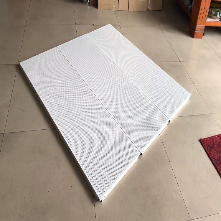 加油站頂棚裝修用什么材料（加油站頂棚裝修用什么材料,）