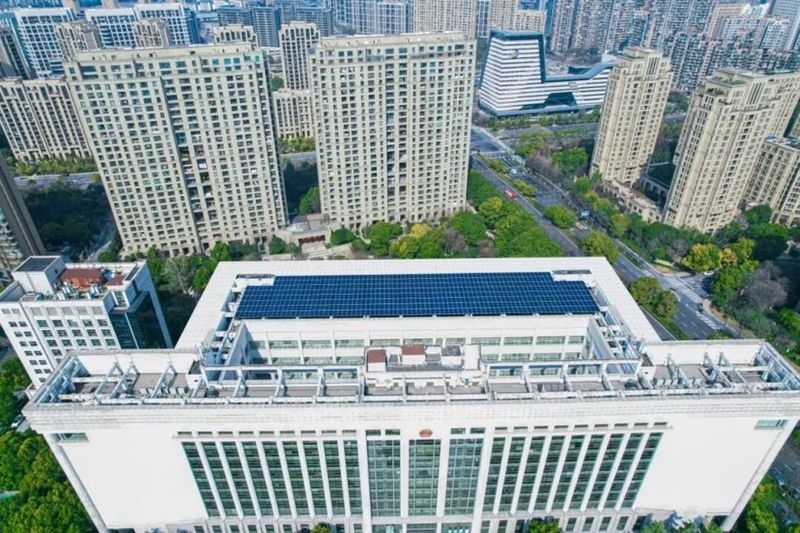 屋頂光伏示范（屋頂光伏示范項目通過整合清潔能源與建筑空間）