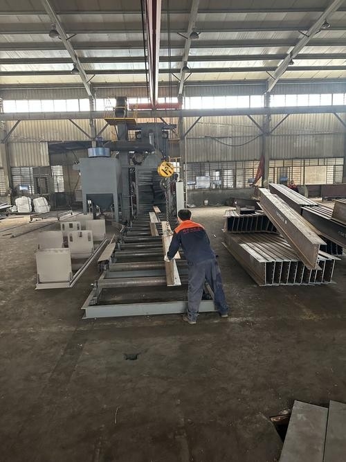 珠山鋼結(jié)構(gòu)公司董事長簡歷（盧立強(qiáng)董事長在珠山鋼結(jié)構(gòu)公司任職多久了？）