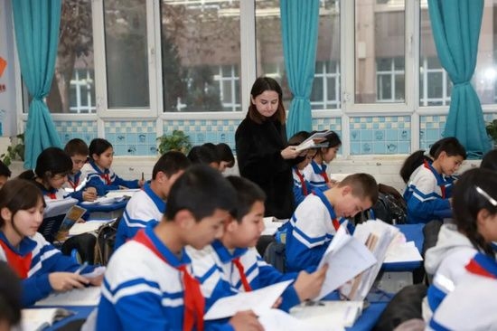 如何優(yōu)化教室采光與照明？（喀什地區(qū)中小學(xué)教室健康照明設(shè)備改造工程紀(jì)實(shí)中國(guó)新聞網(wǎng)）