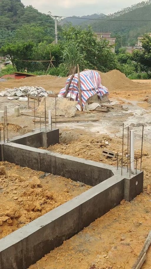 能否給出鋼構(gòu)地梁和基礎(chǔ)梁的實(shí)例圖片？（能否給出鋼構(gòu)地梁和基礎(chǔ)梁的實(shí)例圖片?）