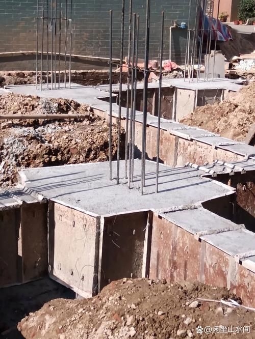 能否給出鋼構(gòu)地梁和基礎(chǔ)梁的實(shí)例圖片？（能否給出鋼構(gòu)地梁和基礎(chǔ)梁的實(shí)例圖片?）