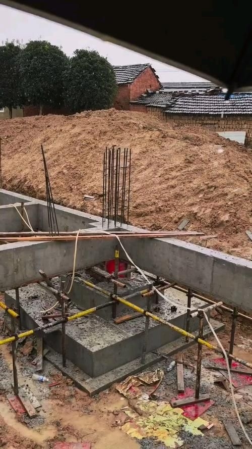 能否給出鋼構(gòu)地梁和基礎(chǔ)梁的實(shí)例圖片？（能否給出鋼構(gòu)地梁和基礎(chǔ)梁的實(shí)例圖片?）