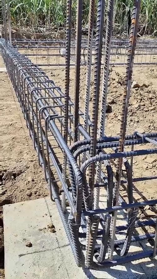 能否給出鋼構(gòu)地梁和基礎(chǔ)梁的實(shí)例圖片？（能否給出鋼構(gòu)地梁和基礎(chǔ)梁的實(shí)例圖片?）