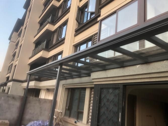 給我一些鋼結(jié)構(gòu)門頭雨棚的安裝圖片（給我一些鋼結(jié)構(gòu)門頭雨棚的安裝圖片共參考3篇資料）