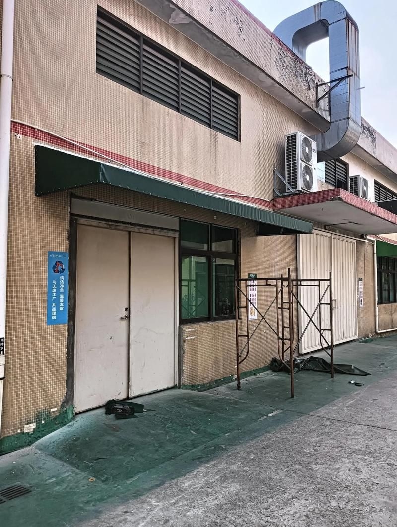 給我一些鋼結(jié)構(gòu)門頭雨棚的安裝圖片（給我一些鋼結(jié)構(gòu)門頭雨棚的安裝圖片共參考3篇資料）