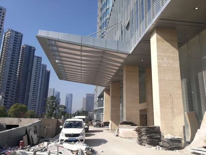 給我一些鋼結(jié)構(gòu)門頭雨棚的安裝圖片（給我一些鋼結(jié)構(gòu)門頭雨棚的安裝圖片共參考3篇資料）