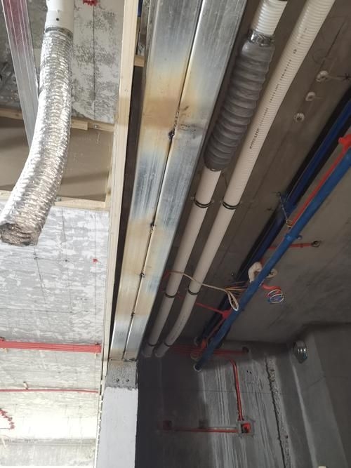 給我一些過門梁加固的圖片示例（給我一些過門梁加固的圖片示例,我?guī)湍阏砹艘恍┻^門梁加固的常見做法和示意圖）