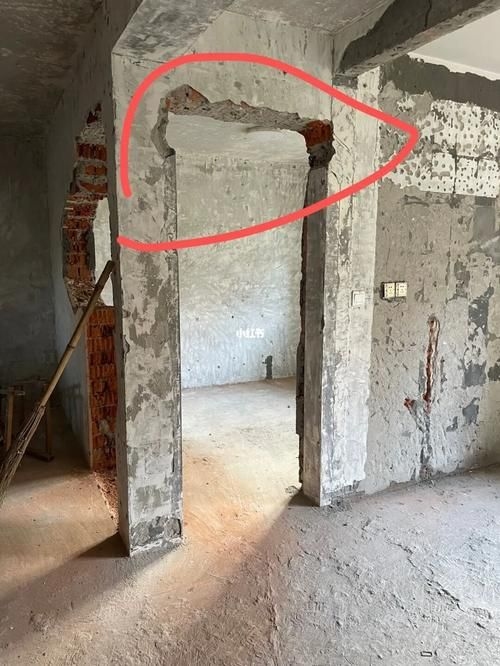 給我一些過門梁加固的圖片示例（給我一些過門梁加固的圖片示例,我?guī)湍阏砹艘恍┻^門梁加固的常見做法和示意圖）