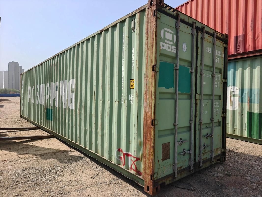 給我一些鋼制集裝箱的圖片