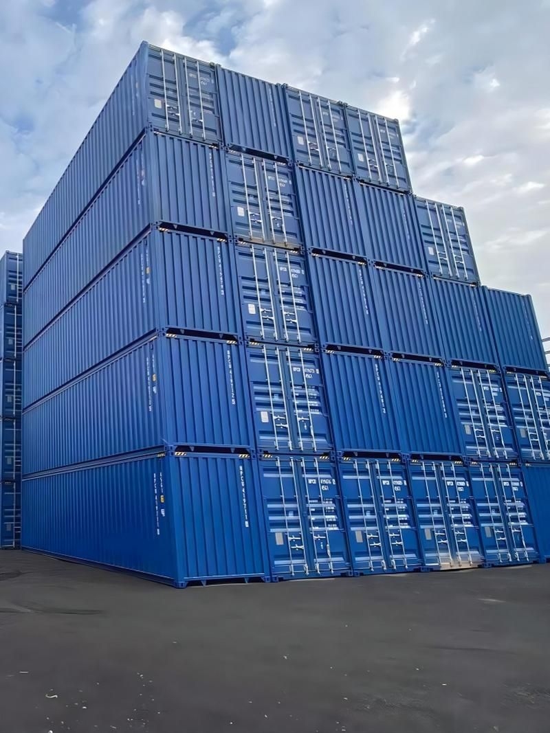 給我一些鋼制集裝箱的圖片