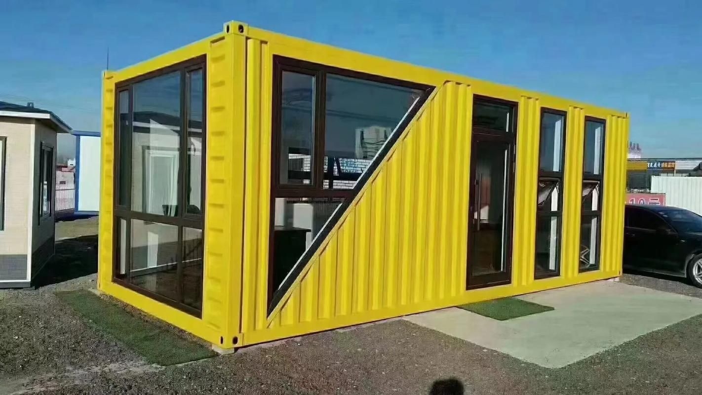 給我一些鋼制集裝箱的圖片