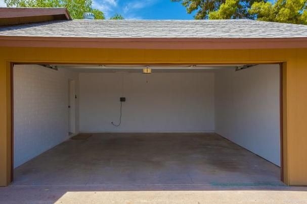 給我一些高清的鋼結(jié)構(gòu)車(chē)庫(kù)圖片(給我一些高清的鋼結(jié)構(gòu)車(chē)庫(kù)圖片,我?guī)湍阏伊艘恍╀摻Y(jié)構(gòu)車(chē)庫(kù)圖片)