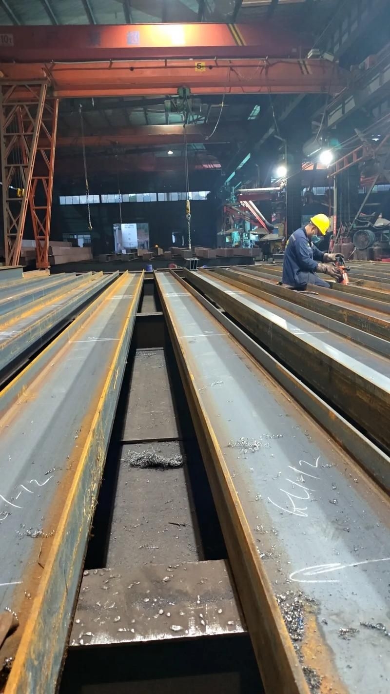 鋼結(jié)構(gòu)加工車間圖片(鋼結(jié)構(gòu)加工車間圖片共參考5篇,我?guī)湍阏伊艘恍╀摻Y(jié)構(gòu)加工車間的實(shí)景圖片)