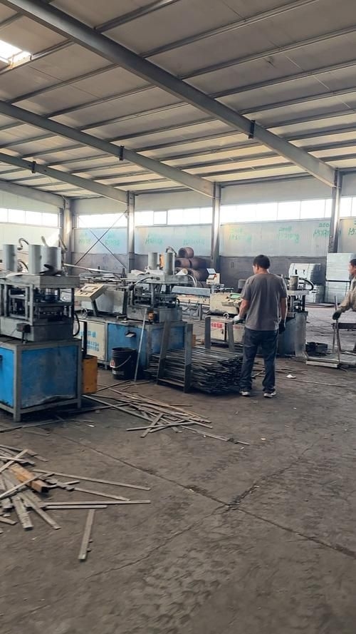 鋼結(jié)構(gòu)加工車間圖片(鋼結(jié)構(gòu)加工車間圖片共參考5篇,我?guī)湍阏伊艘恍╀摻Y(jié)構(gòu)加工車間的實(shí)景圖片)