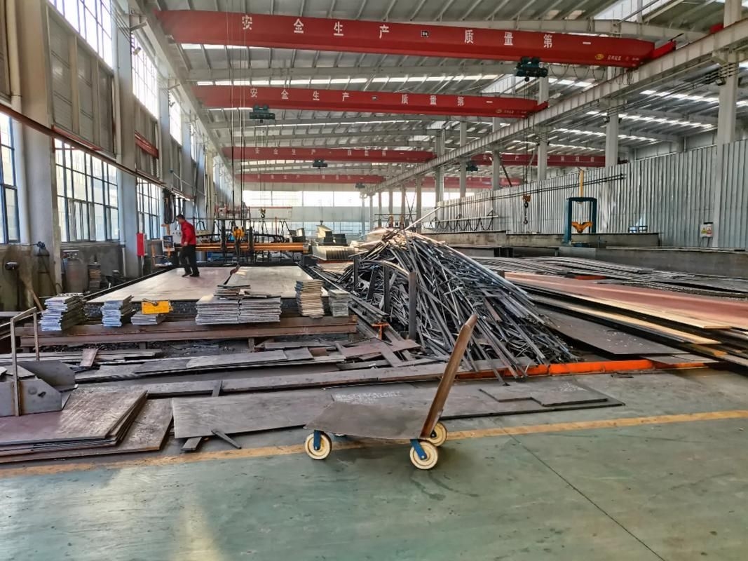 鋼結(jié)構(gòu)加工車間圖片(鋼結(jié)構(gòu)加工車間圖片共參考5篇,我?guī)湍阏伊艘恍╀摻Y(jié)構(gòu)加工車間的實(shí)景圖片)