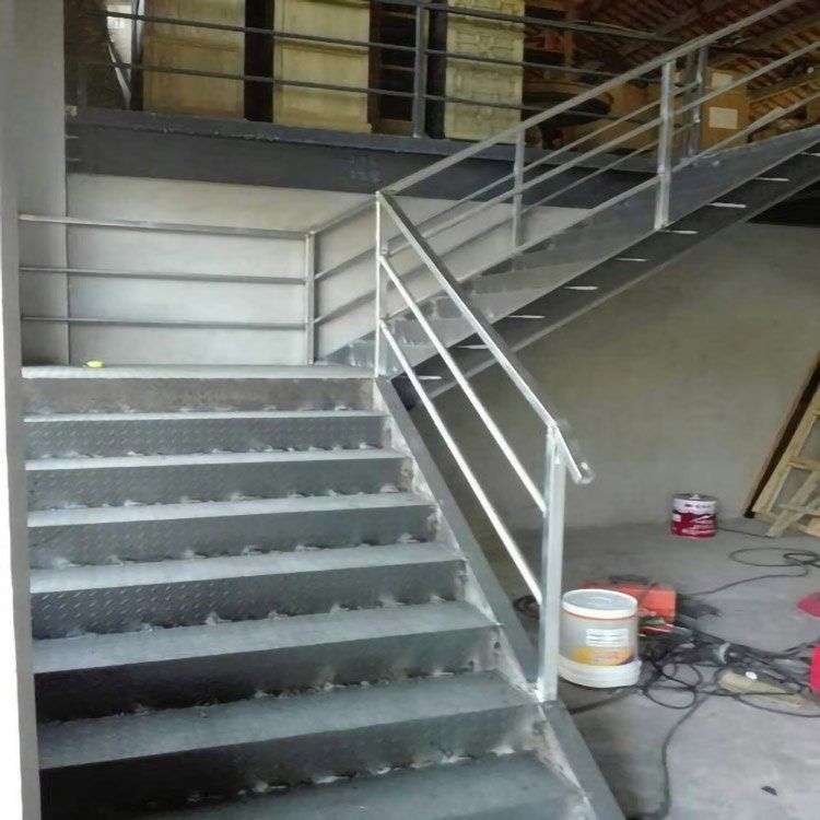 螺旋式樓梯的材質(zhì)有哪些選擇？（螺旋式樓梯材質(zhì)選擇挺多的，我來幫你梳理一下常見的幾種）