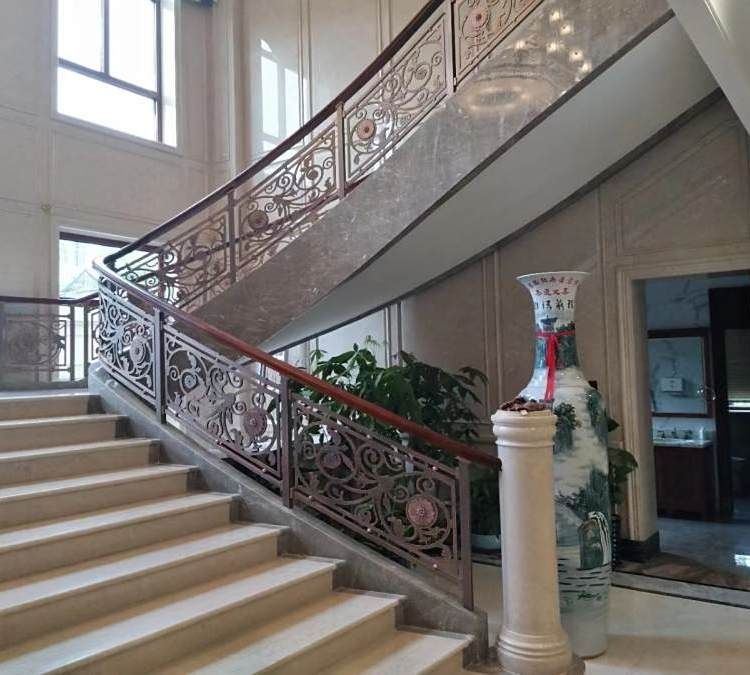 螺旋式樓梯的材質有哪些選擇？（螺旋式樓梯材質選擇挺多的，我來幫你梳理一下常見的幾種）