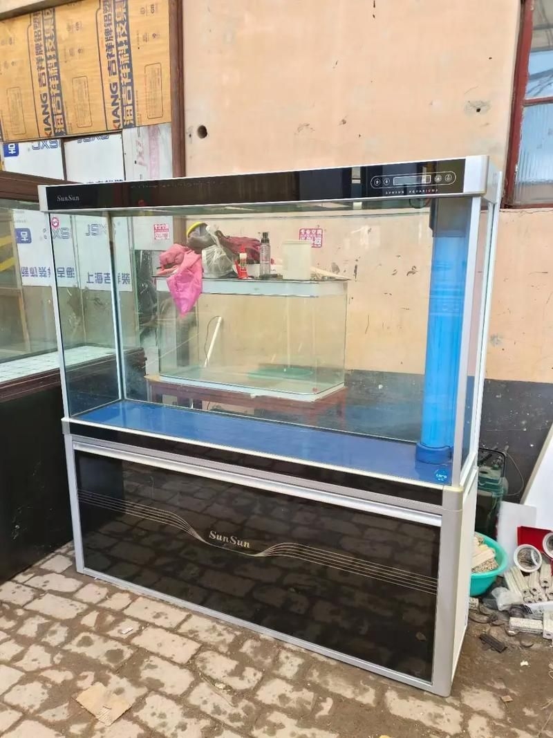 佛山魚缸批發(fā)市場(佛山魚缸批發(fā)市場1.高端龍魚品牌祥龍魚場-)