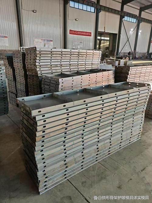 鋼模板圖片高清大圖(鋼模板圖片高清大圖共參考16篇資料,我?guī)湍阏伊艘恍╀撃0宓母咔鍒D片)