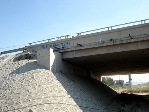給我推薦一些空心板加固的案例（空心板加固案例）