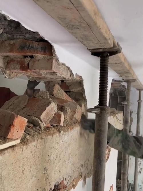 給我一些承重墻體加固的案例圖片(承重墻體加固)