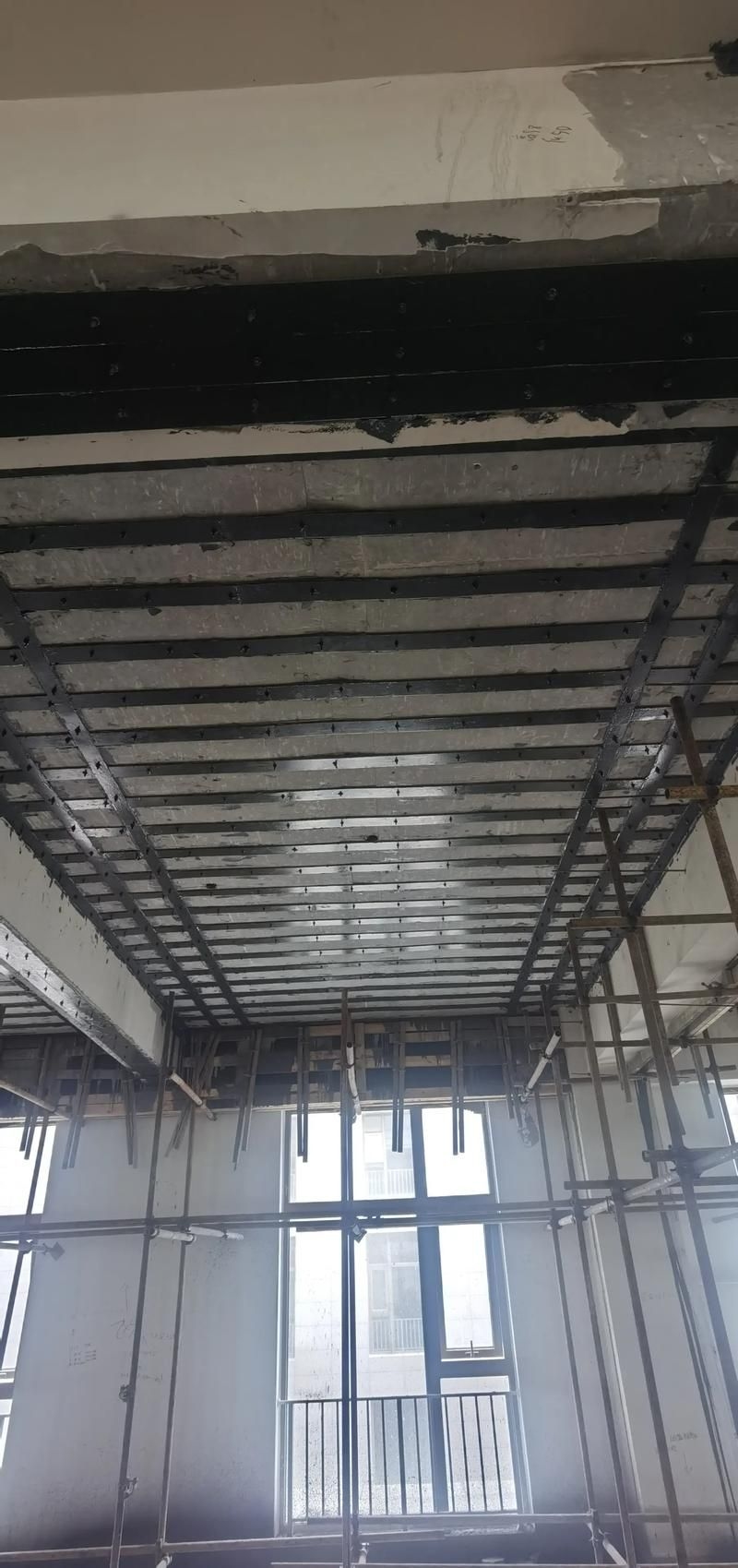 給我一些承重墻體加固的案例圖片（承重墻體加固）