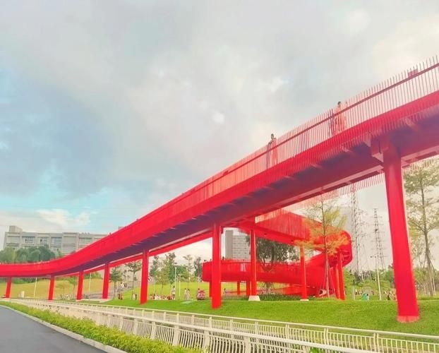 給我推薦一些經(jīng)典的鋼結(jié)構(gòu)景觀橋案例（給我推薦一些經(jīng)典的鋼結(jié)構(gòu)景觀橋案例,嘿，看來你對景觀橋很感興趣）