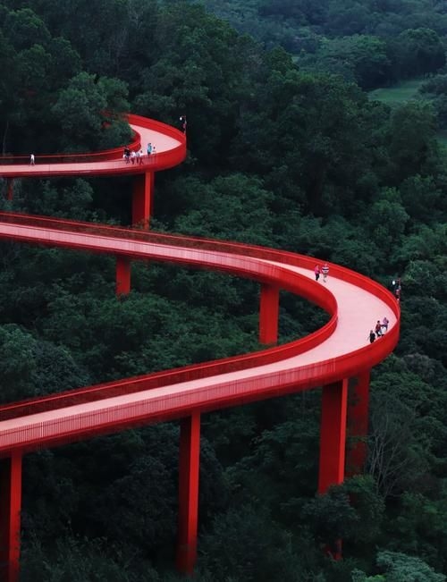 給我推薦一些經(jīng)典的鋼結(jié)構(gòu)景觀橋案例（給我推薦一些經(jīng)典的鋼結(jié)構(gòu)景觀橋案例,嘿，看來你對景觀橋很感興趣）