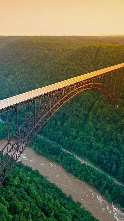 給我推薦一些經(jīng)典的鋼結(jié)構(gòu)景觀橋案例（給我推薦一些經(jīng)典的鋼結(jié)構(gòu)景觀橋案例,嘿，看來你對景觀橋很感興趣）