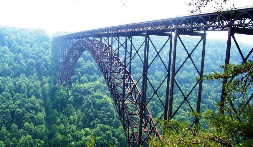 給我推薦一些經(jīng)典的鋼結(jié)構(gòu)景觀橋案例（給我推薦一些經(jīng)典的鋼結(jié)構(gòu)景觀橋案例,嘿，看來你對景觀橋很感興趣）