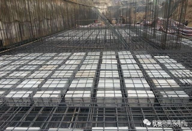 如何選擇適合的空心樓板模具？（如何選擇適合的空心樓板模具,選空心樓板模具這事兒）