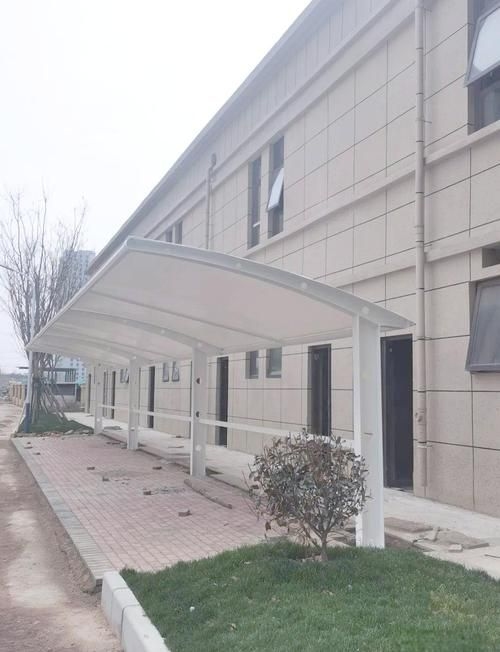 有沒(méi)有鋼結(jié)構(gòu)車(chē)棚的圖片示例？（有沒(méi)有鋼結(jié)構(gòu)車(chē)棚的圖片示例,當(dāng)然有,）