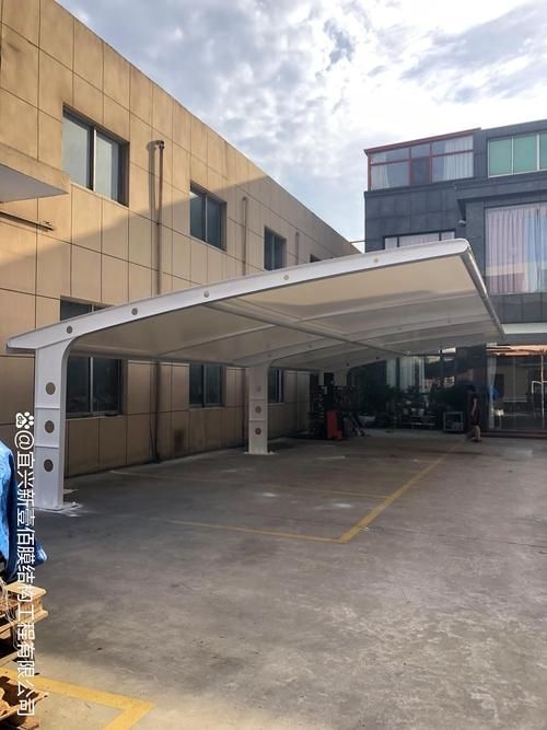 有沒(méi)有鋼結(jié)構(gòu)車(chē)棚的圖片示例？（有沒(méi)有鋼結(jié)構(gòu)車(chē)棚的圖片示例,當(dāng)然有,）