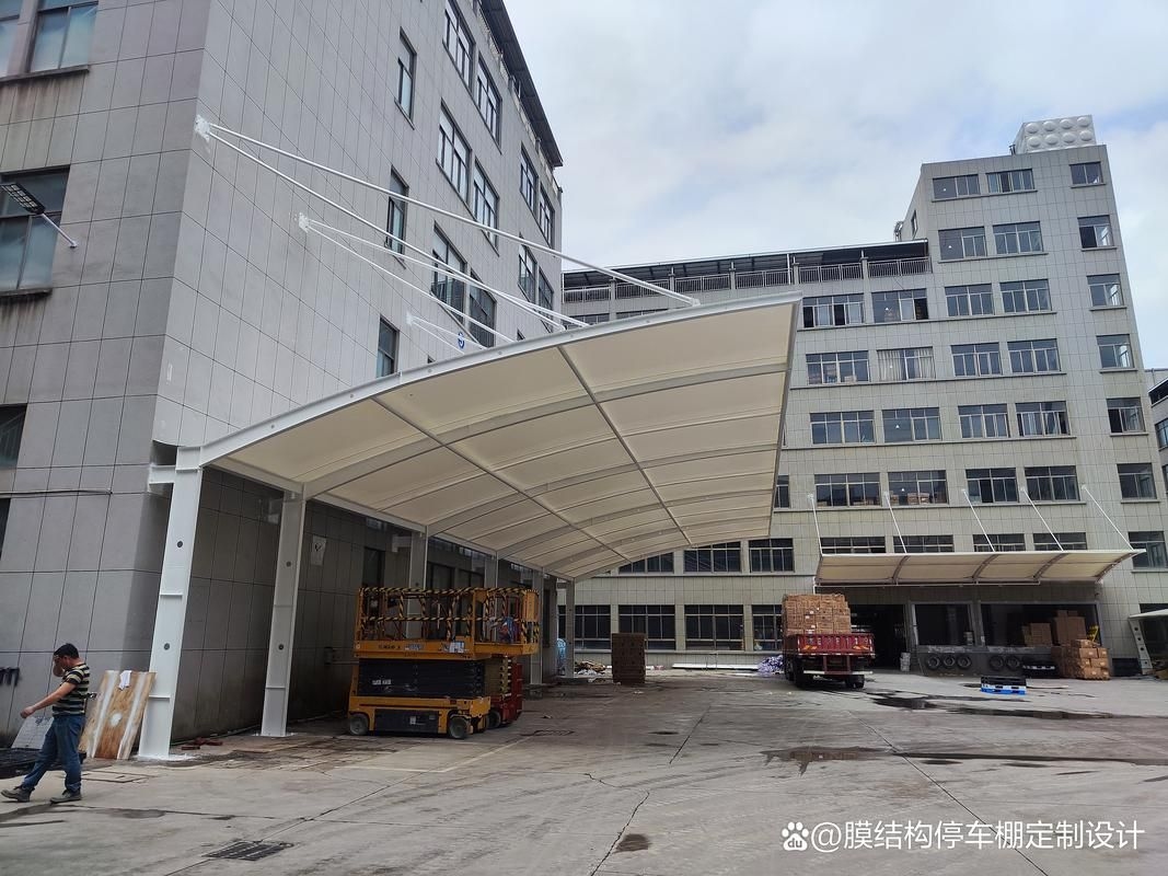 有沒(méi)有鋼結(jié)構(gòu)車(chē)棚的圖片示例？（有沒(méi)有鋼結(jié)構(gòu)車(chē)棚的圖片示例,當(dāng)然有,）