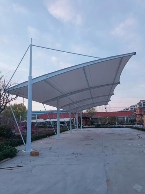 有沒(méi)有鋼結(jié)構(gòu)車(chē)棚的圖片示例？（有沒(méi)有鋼結(jié)構(gòu)車(chē)棚的圖片示例,當(dāng)然有,）