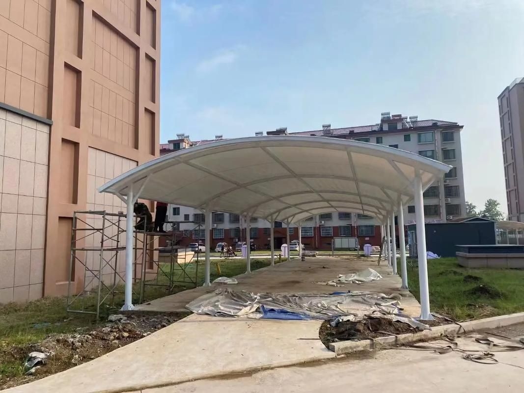 有沒(méi)有鋼結(jié)構(gòu)車(chē)棚的圖片示例？（有沒(méi)有鋼結(jié)構(gòu)車(chē)棚的圖片示例,當(dāng)然有,）