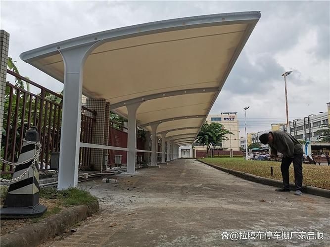 給我一些彩鋼停車棚的圖片(如何設(shè)計(jì)一個(gè)彩鋼停車棚)