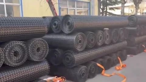 如何正確鋪設(shè)土工格柵？（土工格柵鋪設(shè)的關(guān)鍵在于平整、搭接和固定）