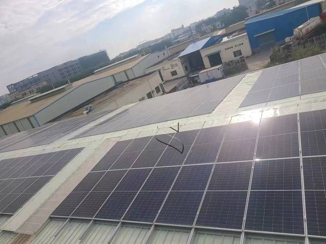 給我一些彩鋼屋頂光伏安裝的實景圖（彩鋼屋頂光伏安裝避坑指南）