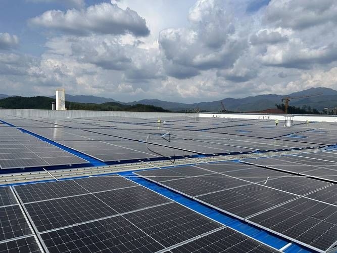 給我一些彩鋼屋頂光伏安裝的實景圖（彩鋼屋頂光伏安裝避坑指南）