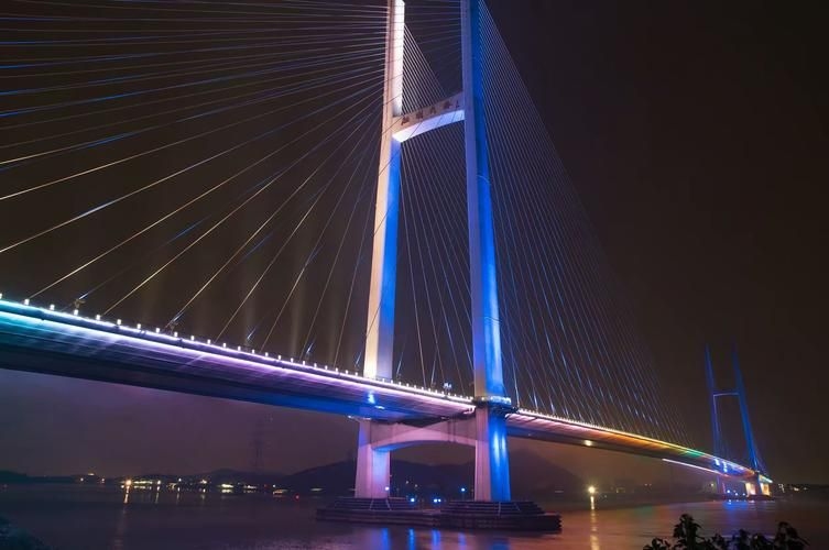 給我推薦一些經(jīng)典的橋梁鋼結(jié)構(gòu)案例（有聲書(shū):橋梁鋼結(jié)構(gòu)）