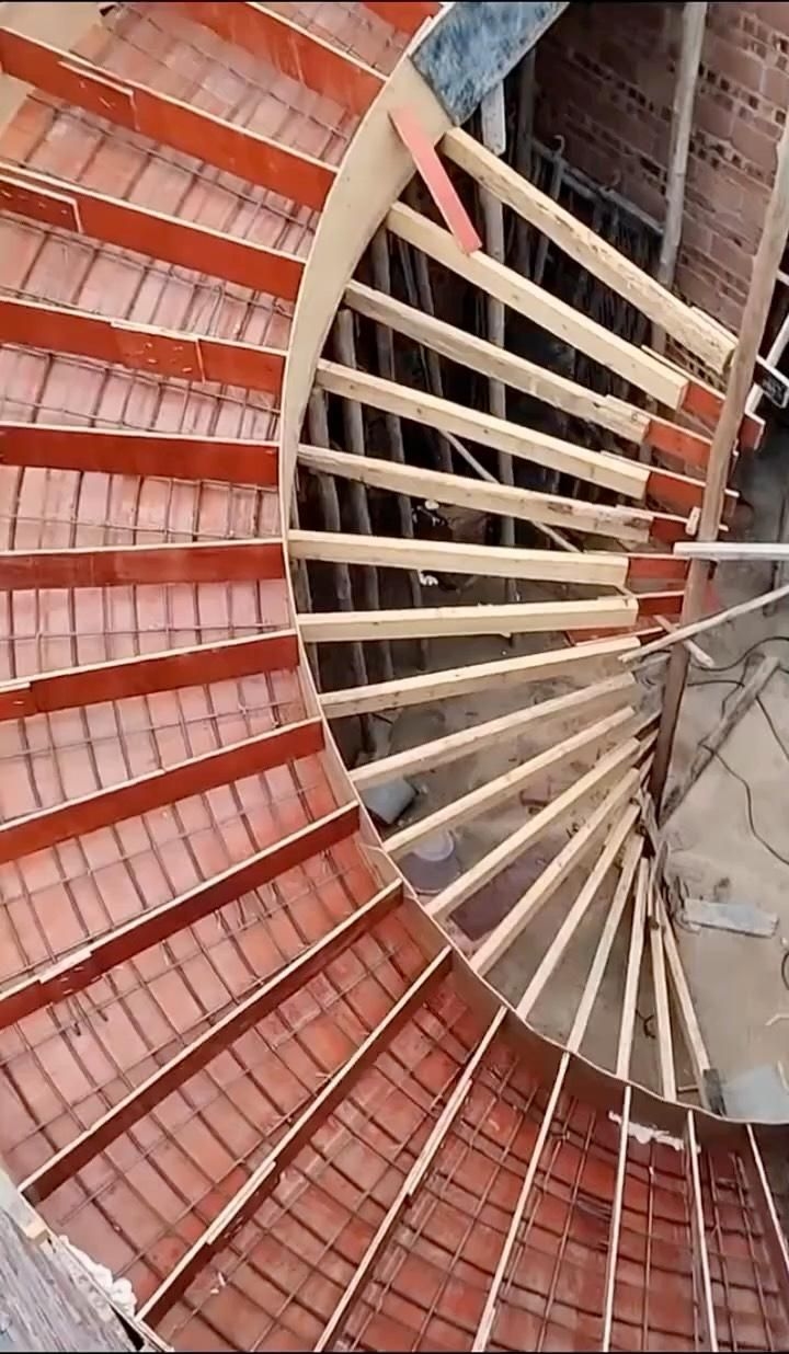 如何設(shè)計(jì)一個(gè)安全的旋轉(zhuǎn)樓梯？（如何設(shè)計(jì)一個(gè)安全的旋轉(zhuǎn)樓梯,設(shè)計(jì)一個(gè)安全的旋轉(zhuǎn)樓梯）