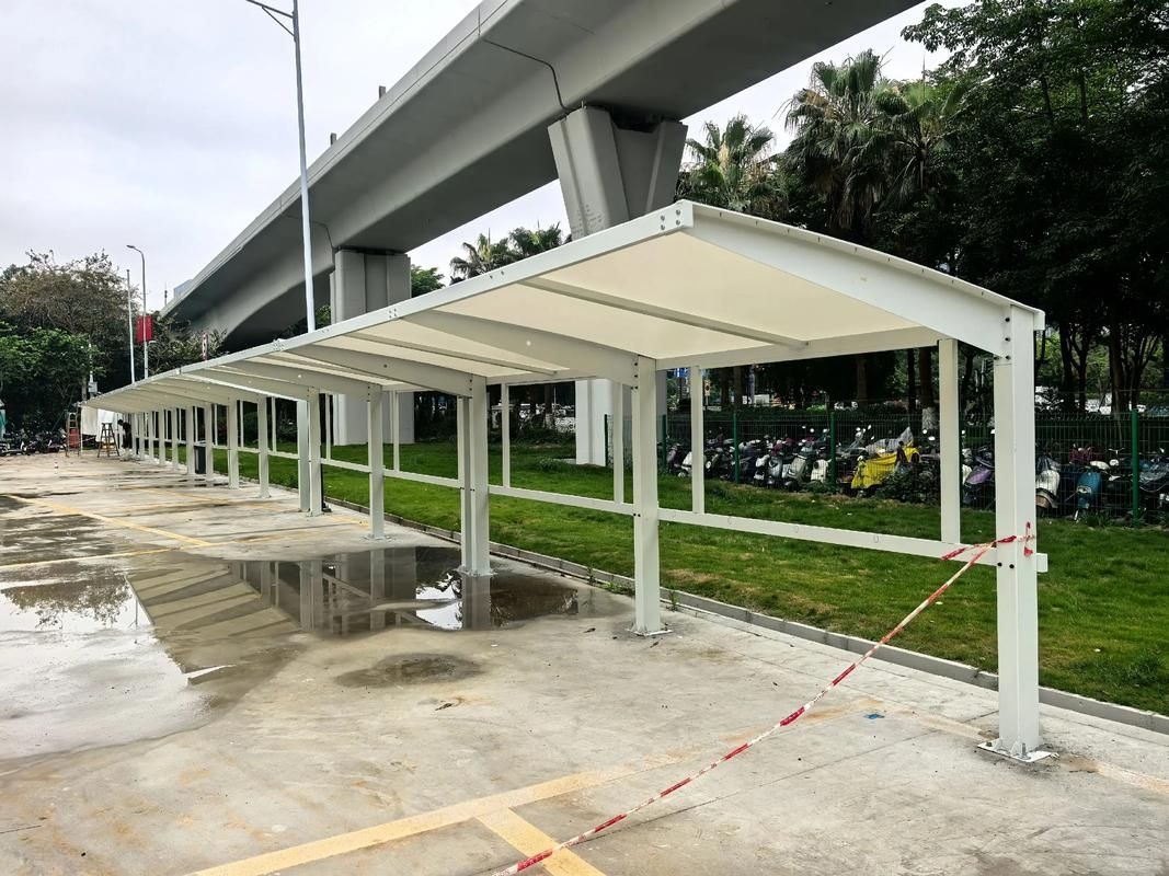 給我一些鋼結(jié)構(gòu)車棚的圖片（如何設(shè)計(jì)一個(gè)實(shí)用的鋼結(jié)構(gòu)車棚）