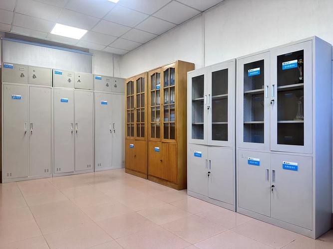 能否給出檔案室布局的示例？（典型的檔案室布局示例能否給出檔案室布局的示例共參考6篇）