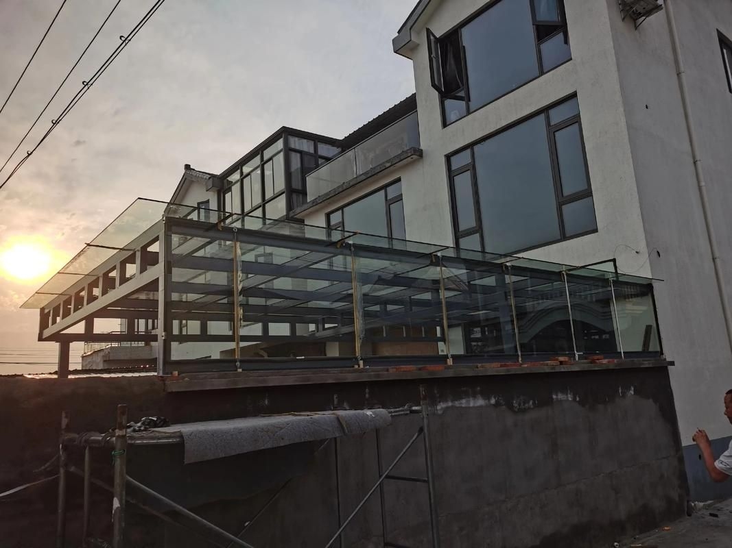 鋼構(gòu)幕墻陽光房的價(jià)格范圍（鋼構(gòu)幕墻陽光房價(jià)格范圍大致在每平方米500元至10000元）